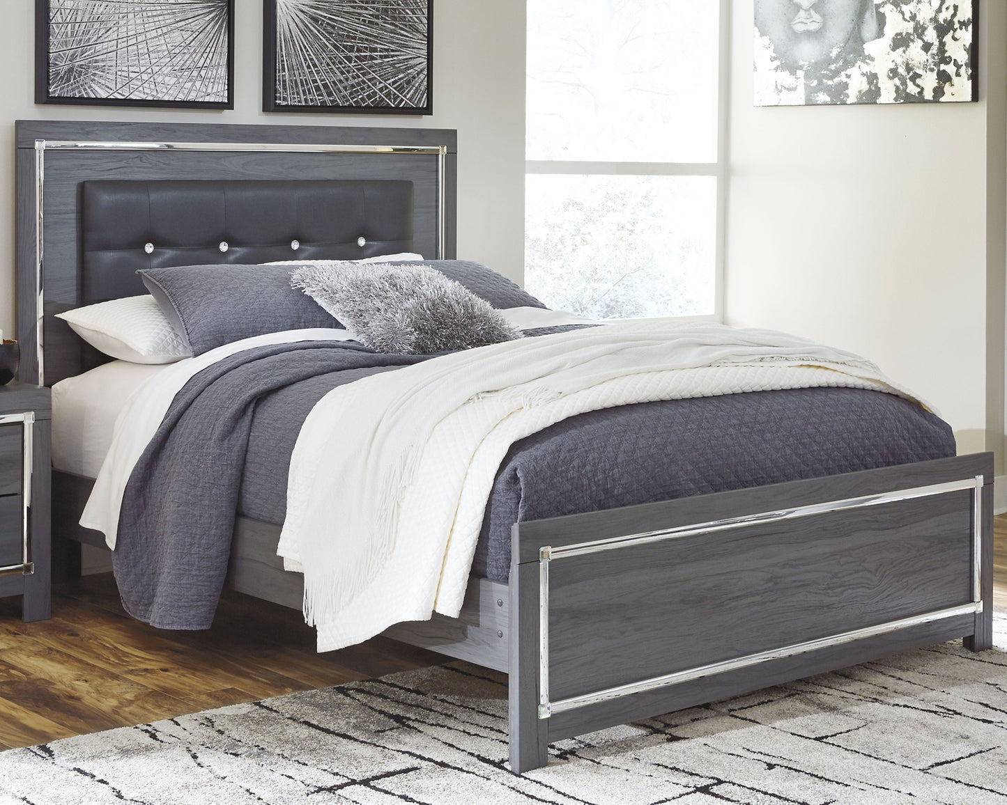 Lodanna Queen Panel Bed with Mirrored Dresser and Nightstand